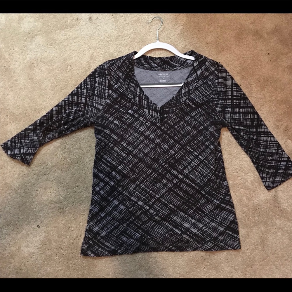 daisy fuentes black and grey 3/4 link tee